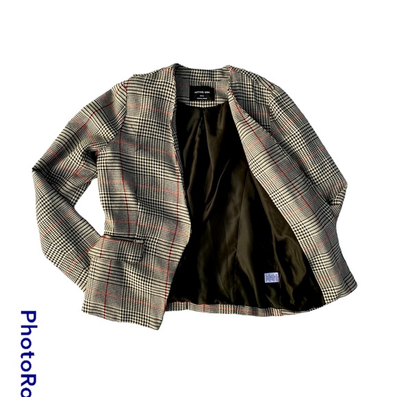 Black, white, and red print blazer size Small - Picture 2 of 5